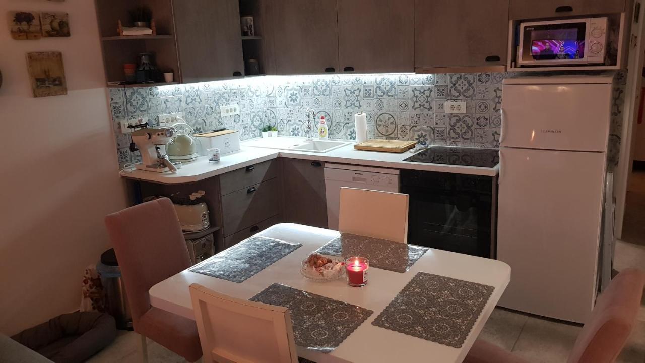 Вилла Kuca Za Odmor Jelena Стариград-Пакленица Экстерьер фото
